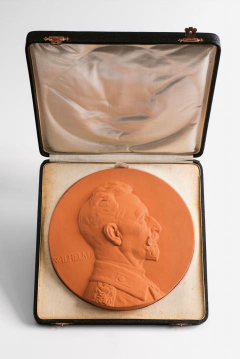  Cadinen / Kadyny - A Cadinen maiolica medallion with a portrait of Emperor William II