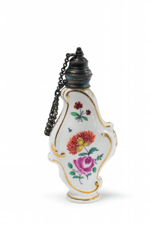 Wilhelm Caspar Wegely - A silver-mounted Wegely porcelain bottle with floral decor
