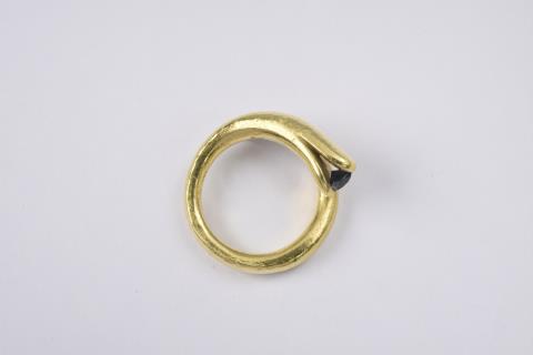 Falko Marx - An 18k gold and diamond snake ring