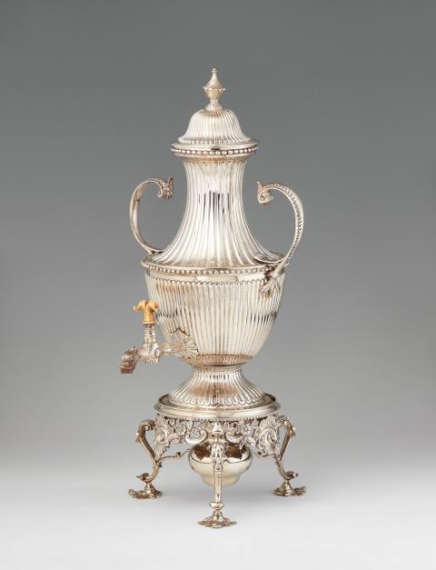 George III Coffee Urn mit Rechaud