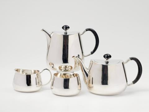  Walker & Hall - A Sheffied silver coffee and tea service "Pride"