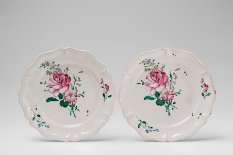  Strasbourg - A pair of Strasbourg faience plates with floral decor