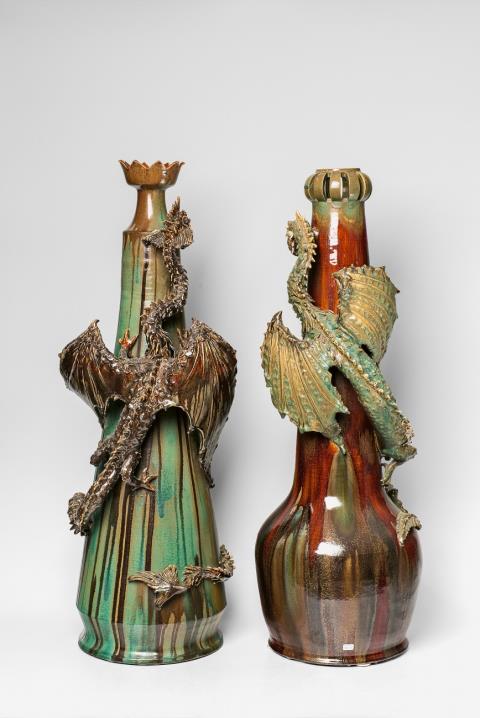  Steinzeugfabrik und Kunsttöpferei Reinhold Hanke - A pair of large vases with dragons
