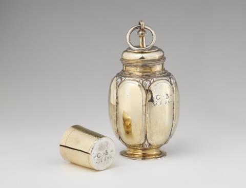 Alexander Kraudy - A Neusohl silver gilt flask and beaker