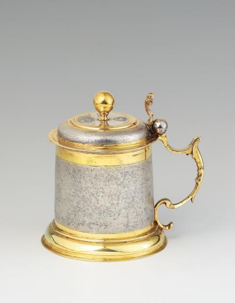 Johann Christoph I Treffler - An Augsburg silver gilt snakeskin pattern lidded tankard
