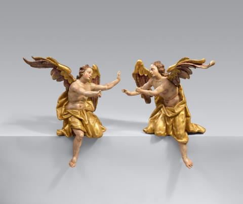 Bavaria mid-18th century - A pair of Bavarian carved limewood angels, mid-18th century