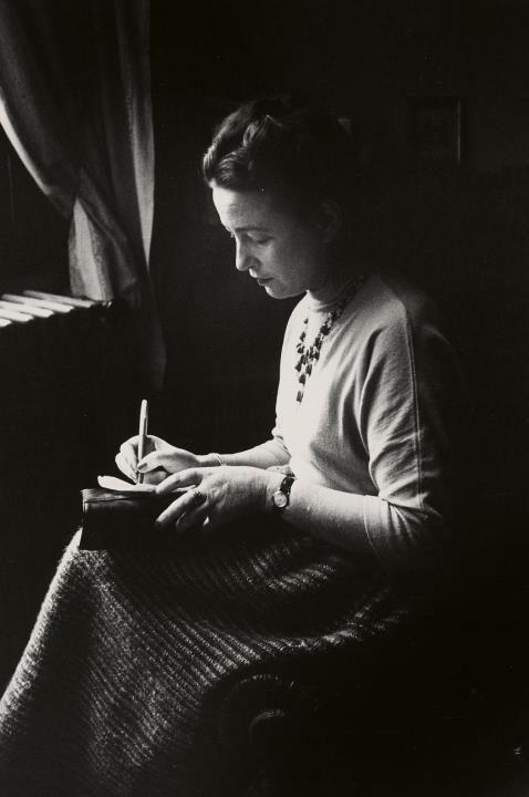 Gisèle Freund - Simone de Beauvoir the day when she received the Prix Goncourt