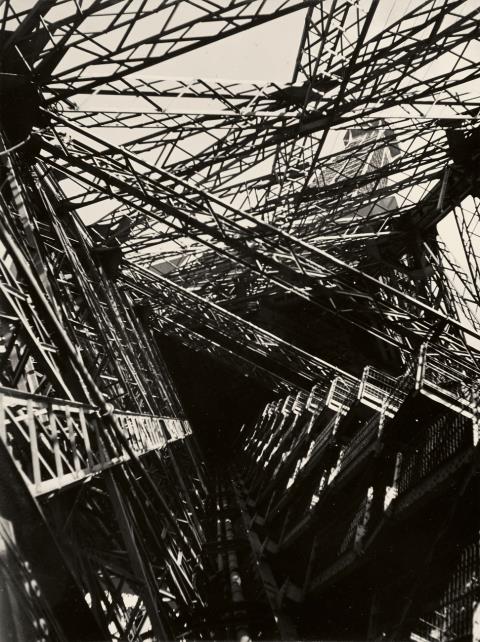 Germaine Krull - La Tour Eiffel