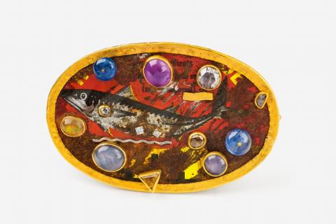 Falko Marx - An 18k gold and sardine tin brooch