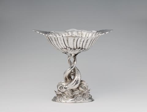George Fox - An Edward VII London silver centrepiece