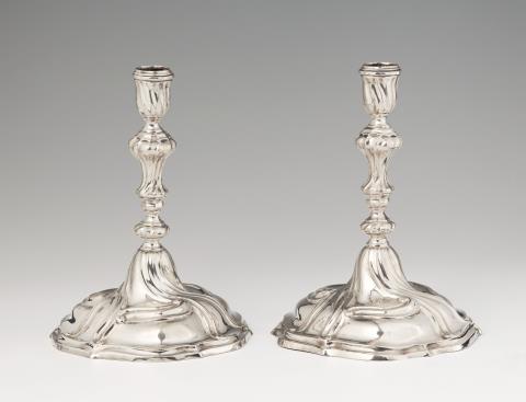 Constantinus Simon - A pair of Cologne silver candlesticks
