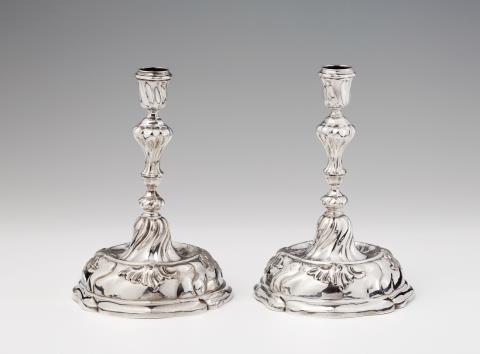 Johann Jakob V Baur - A pair of Rococo Augsburg silver candlesticks
