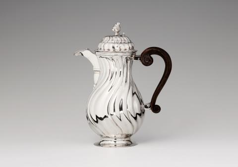 Georg Nicolaus I Bierfreund - A Nuremberg silver hot chocolate pot