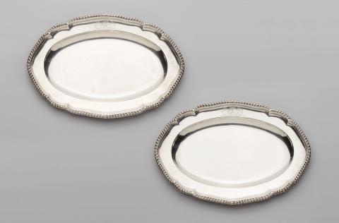 Andrew Fogelberg - A pair of George III silver meat platters