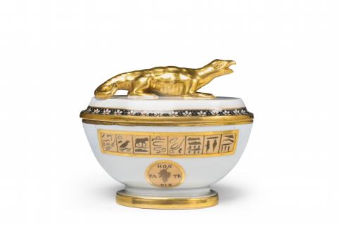  Vienna, Imperial Manufactory directed by Matthias Niedermayer - A Niedermayer porcelain sugar box in the Egyptian taste