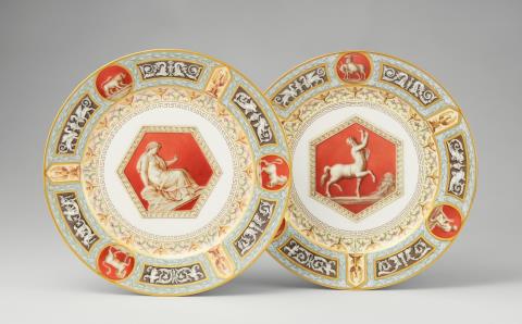  Imperial Porcelain Manufacture St. Petersburg - A pair of St. Petersburg porcelain dinner plates from the Raphael service