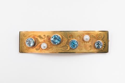 Rudolf Christmann - A 14k gold brooch with granulation decor