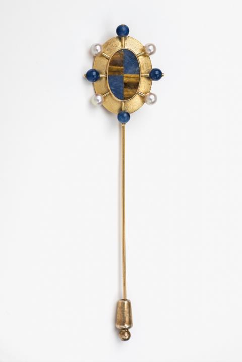 Sabine Strobel - An 18k gold and hardstone pin