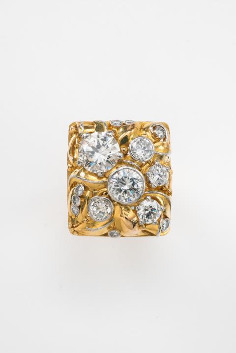 Jeweller Rudolf Nicolodi - An 18k gold and diamond cocktail ring