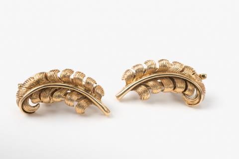 Tiffany & Co. - A pair of 14k gold Tiffany earrings