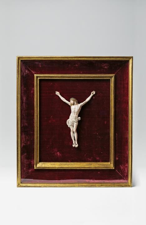 A Höchst porcelain crucifix