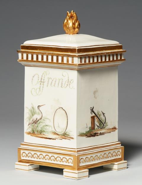  Gothaer Porzellanfabrik - A Thüringian porcelain potpourri vase