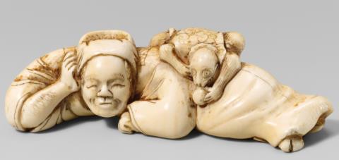 An ivory netsuke of a sleeping sarumawashi. Early 19th century