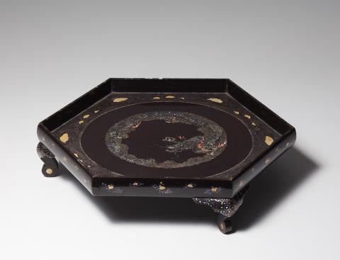 A hexagonal black lacquer and mother-of-pearl inlaid tray. Ryûkyû. 19th century
