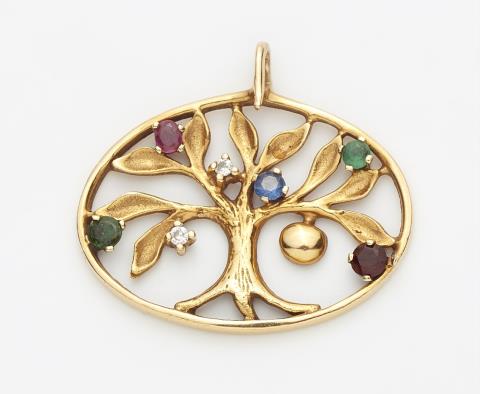 Falko Marx - An 18k gold "Apfelbaum" pendant