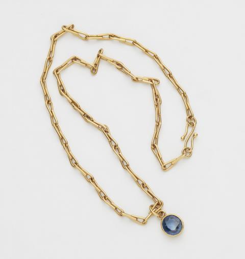 Falko Marx - An 18k gold and sapphire pendant