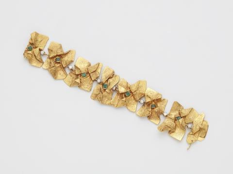 Jörn Peter Haut - An 18k gold and emerald bracelet