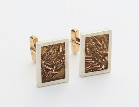 A pair of 18k gold cufflinks