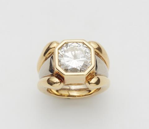 Georges Bilbaut - An 18k bi-colour gold ring with a diamond solitaire