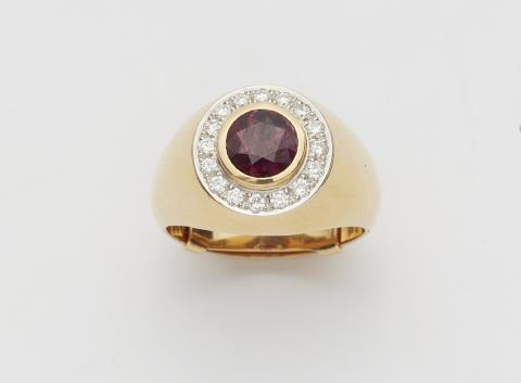 Albert Flocon - An 18k gold and ruby ring
