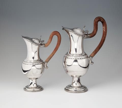 Johann Jakob Hermann Grabe - A pair of Augsburg silver wine pitchers