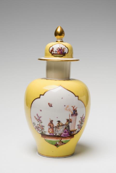 Johann Gregorius Hoeroldt - A Meissen porcelain Augustus Rex vase with yellow ground