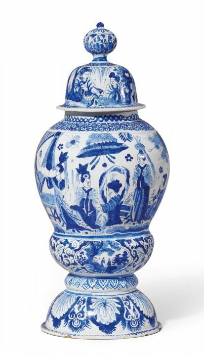 Gerhard Wolbeer - A Berlin faience vase and cover with blue chinoiserie decor