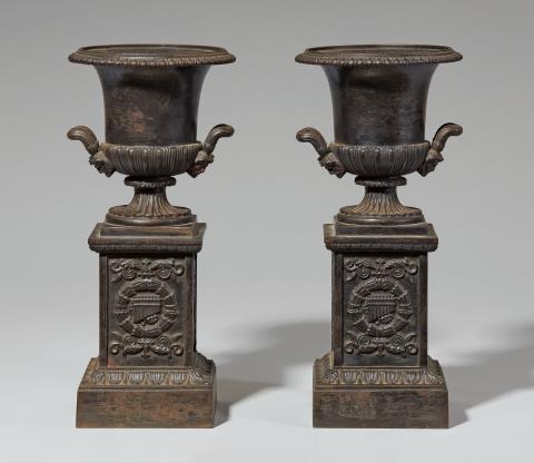  Königliche Eisengießerei Berlin - A pair of cast iron krater-form vases