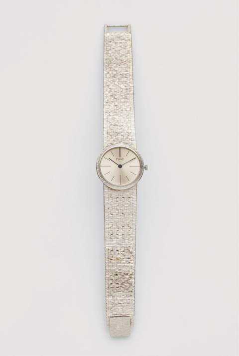 Piaget - A ladies 18k white gold wristwatch