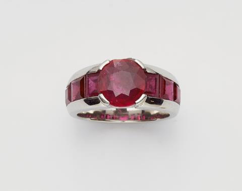 Gebrüder Hemmerle - A platinum and ruby ring