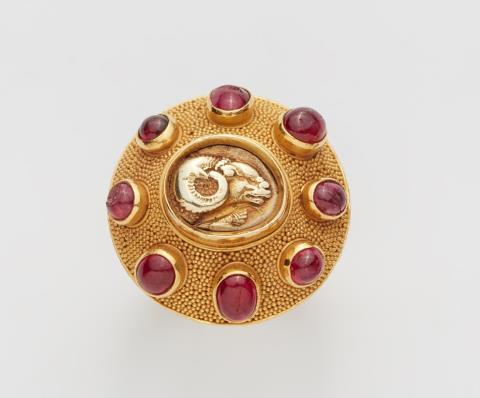 Elisabeth Treskow - An 18k gold granulation ring with a Hellenistic coin