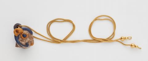 Elisabeth Treskow - A 14k gold necklace with an ancient glass pendant