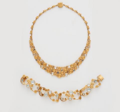 Käthe Ruckenbrod - An 18k gold moonstone necklace and bracelet