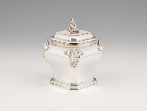  The Goldsmiths & Silversmiths Company - A George V silver tea caddy