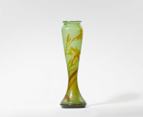  Gallé (Cristallerie de Gallé) - A Gallé glass vase "aux fleurs de lys"