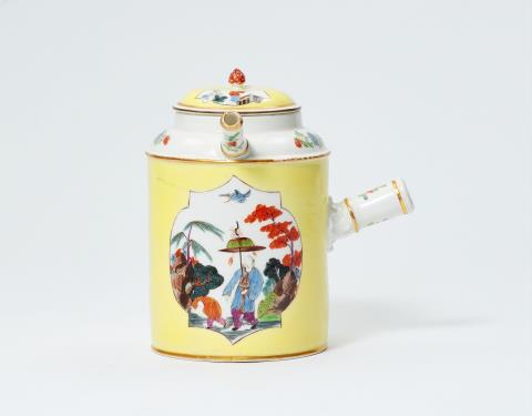 Adam Friedrich von Löwenfinck - A Meissen porcelain chocolate pot with yellow ground and chinoiseries