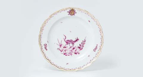 Adam Friedrich von Löwenfinck - A Meissen porcelain dinner plate from the Münchhausen service