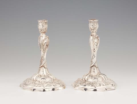 Johann Wilhelm Dammann - A pair of Augsburg Rococo silver candlesticks