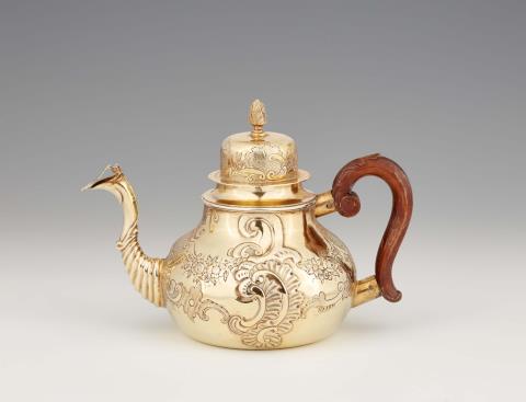 Gottlieb Satzger - An Augsburg Rococo silver gilt tea kettle