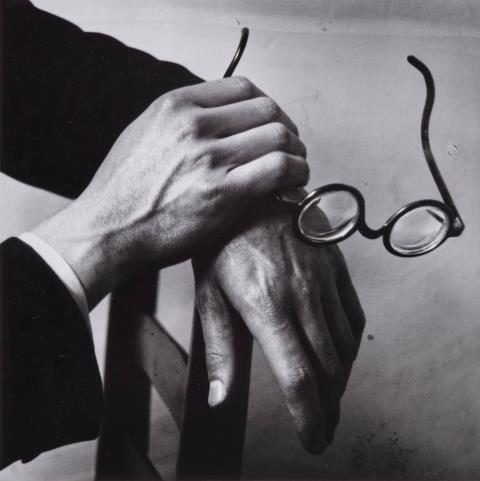 André Kertész - Les Mains de Paul Arma
